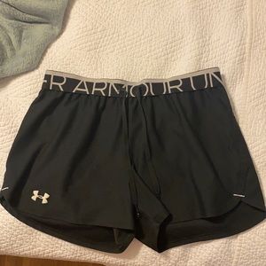 under armour shorts size S good condition